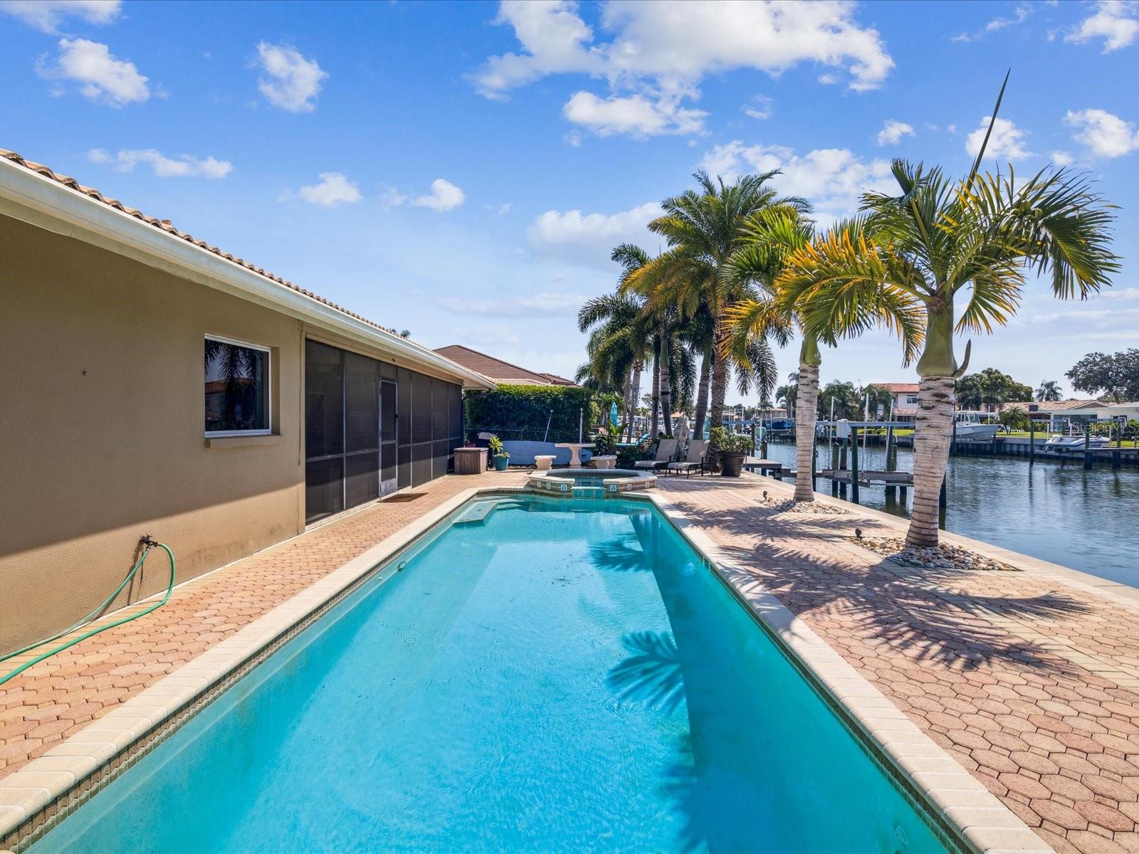 2044 MICHIGAN AVE NE