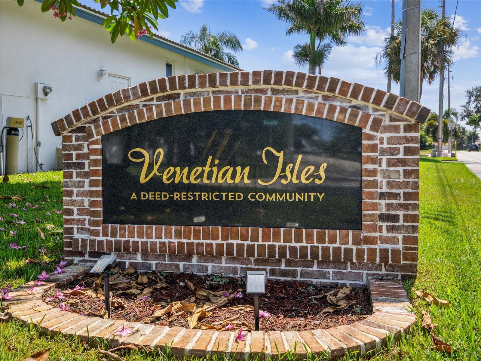 2044 MICHIGAN AVE NE