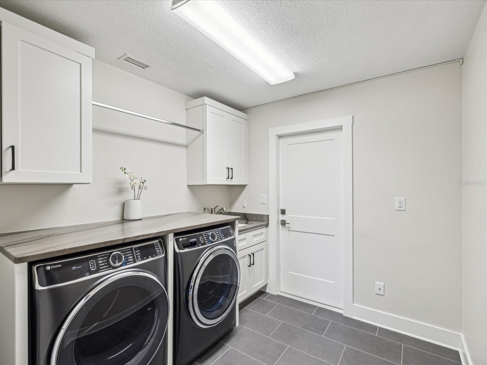 2044 MICHIGAN AVE NE