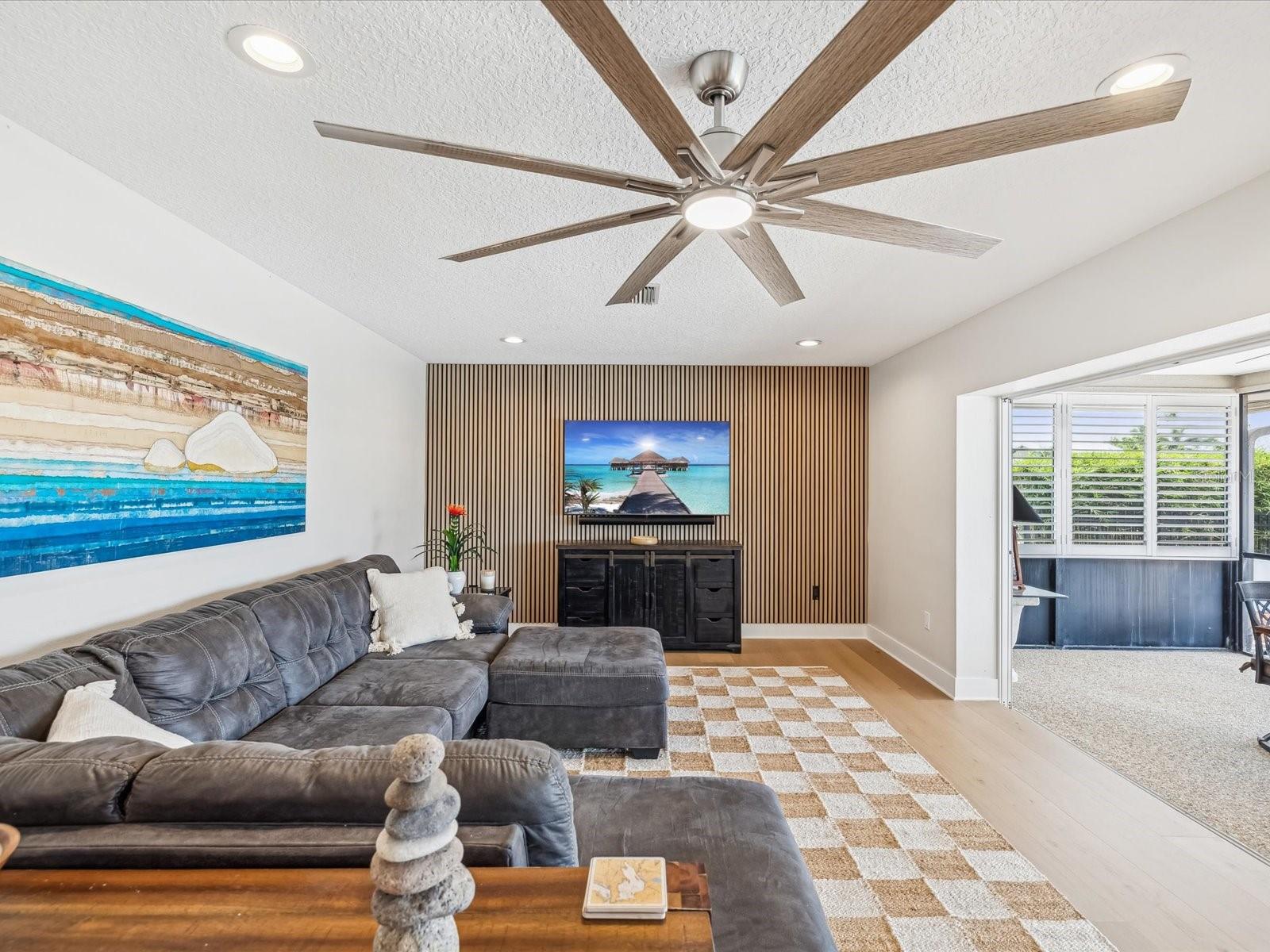 2044 MICHIGAN AVE NE