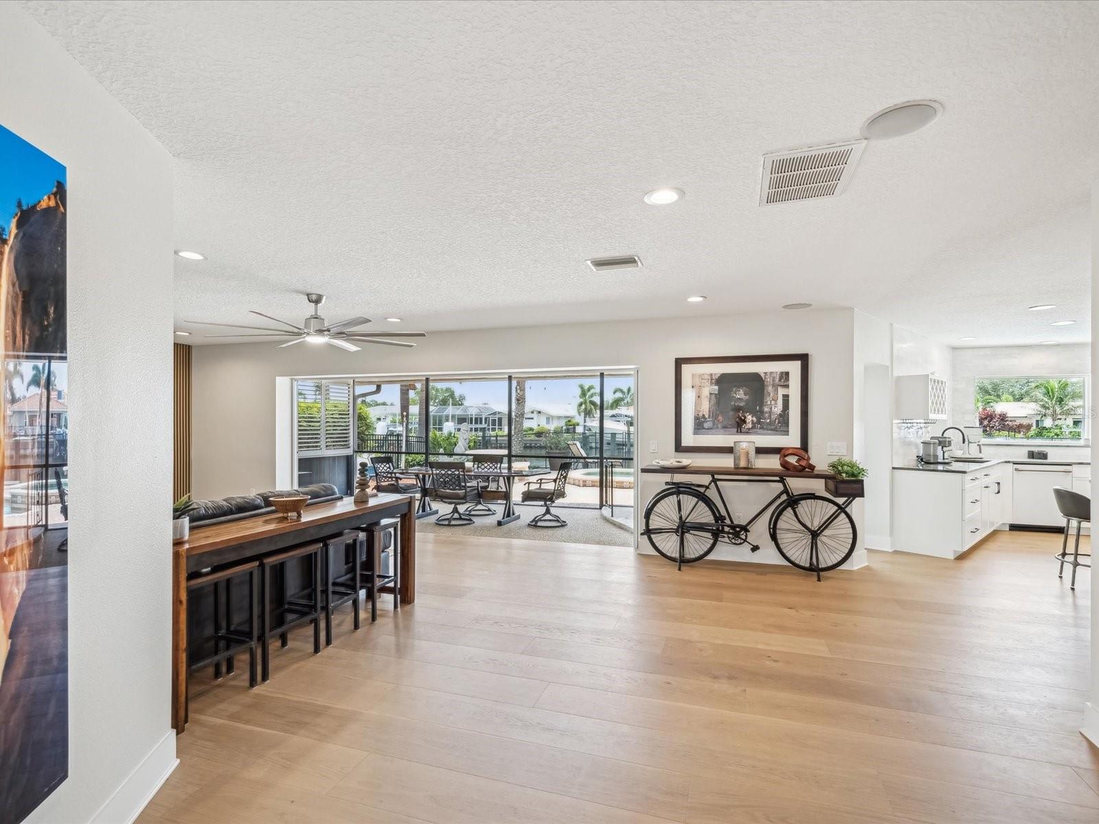 2044 MICHIGAN AVE NE