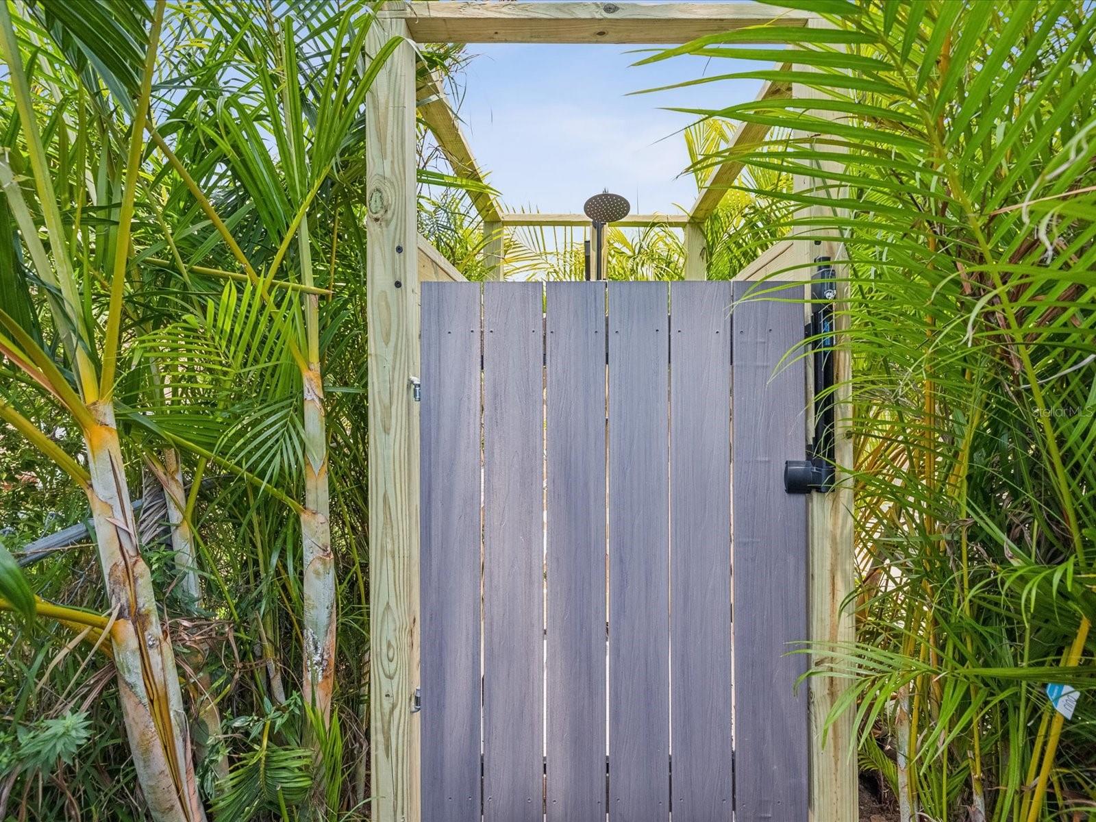 2044 MICHIGAN AVE NE