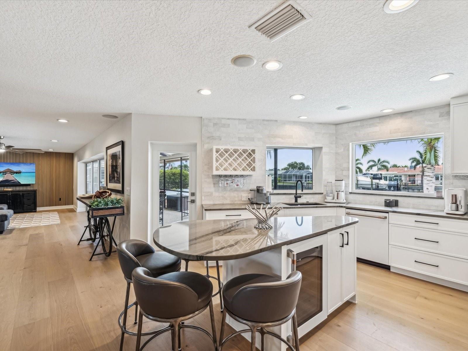 2044 MICHIGAN AVE NE