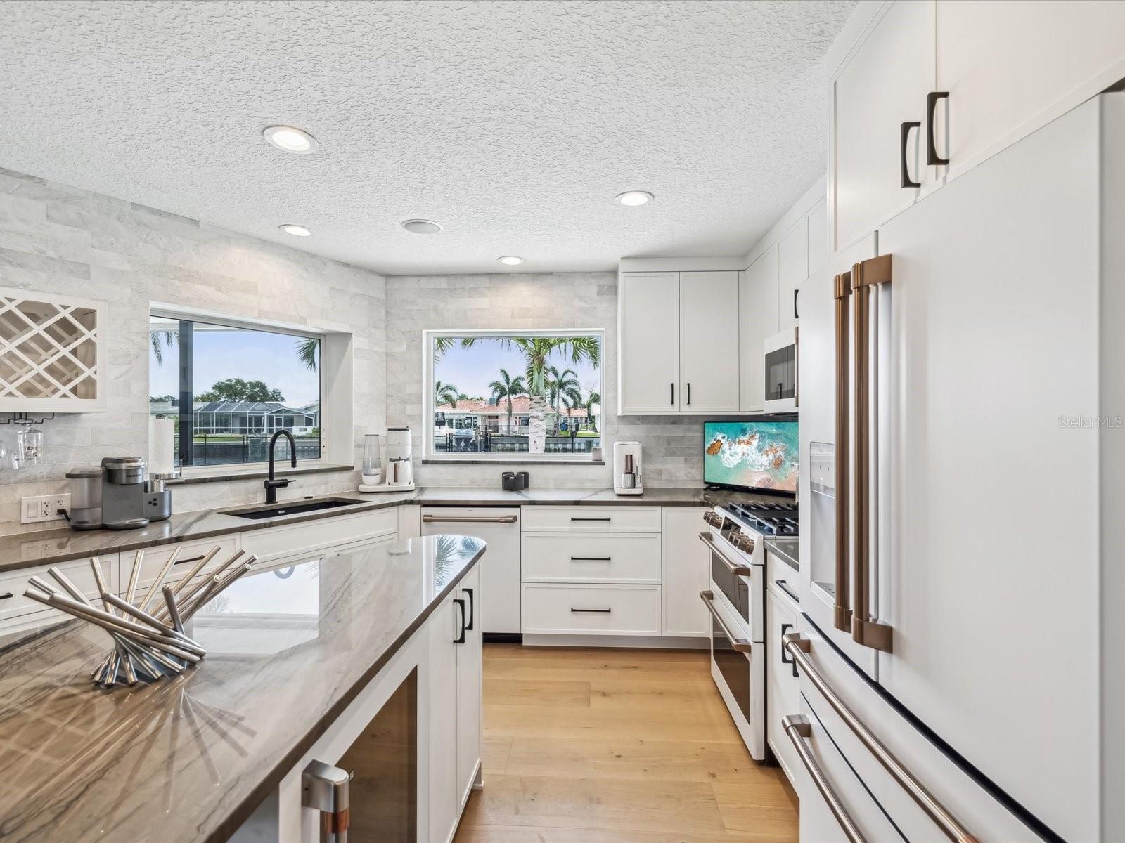 2044 MICHIGAN AVE NE