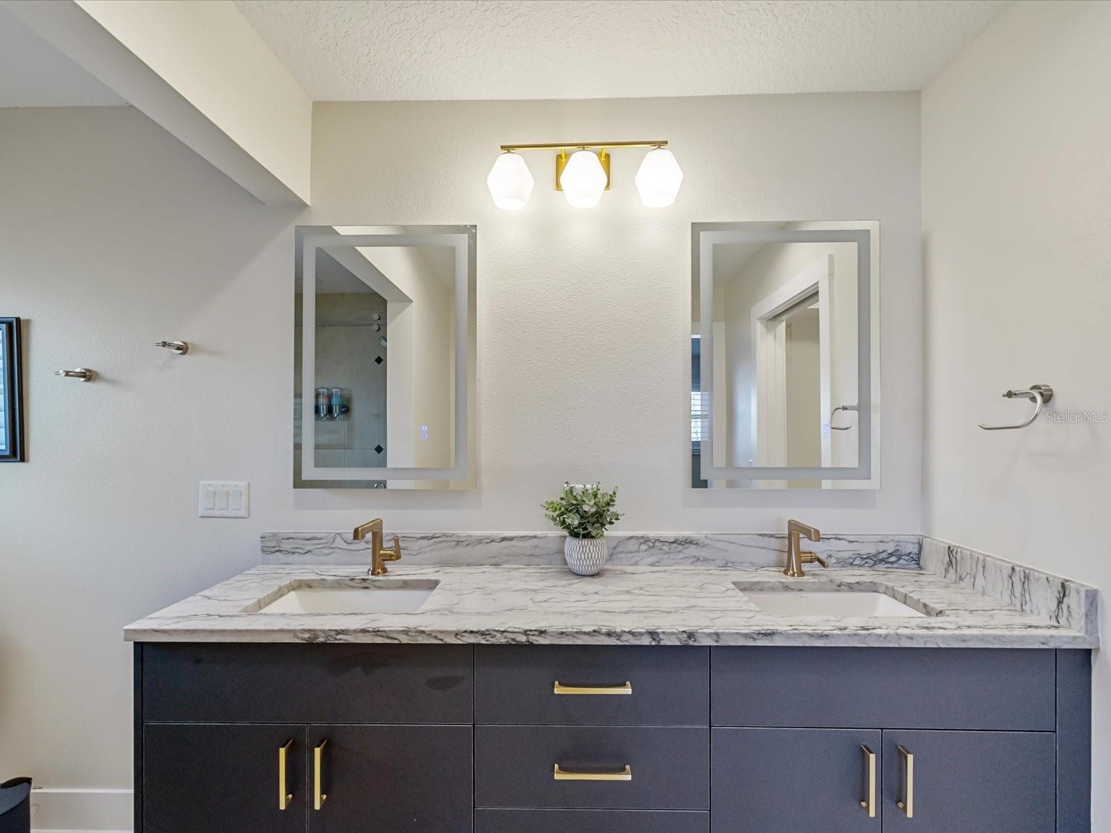 2044 MICHIGAN AVE NE