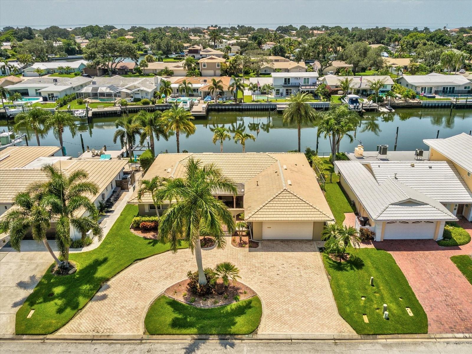 2044 MICHIGAN AVE NE