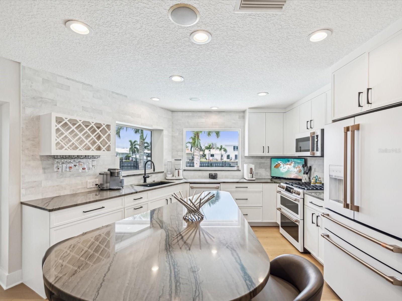 2044 MICHIGAN AVE NE