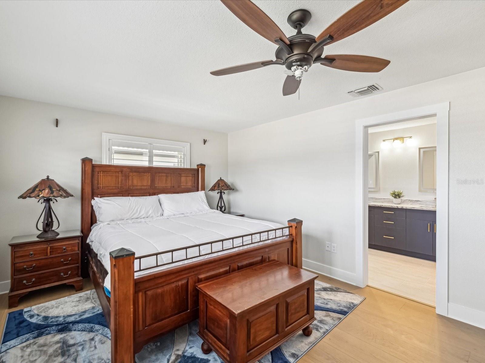 2044 MICHIGAN AVE NE