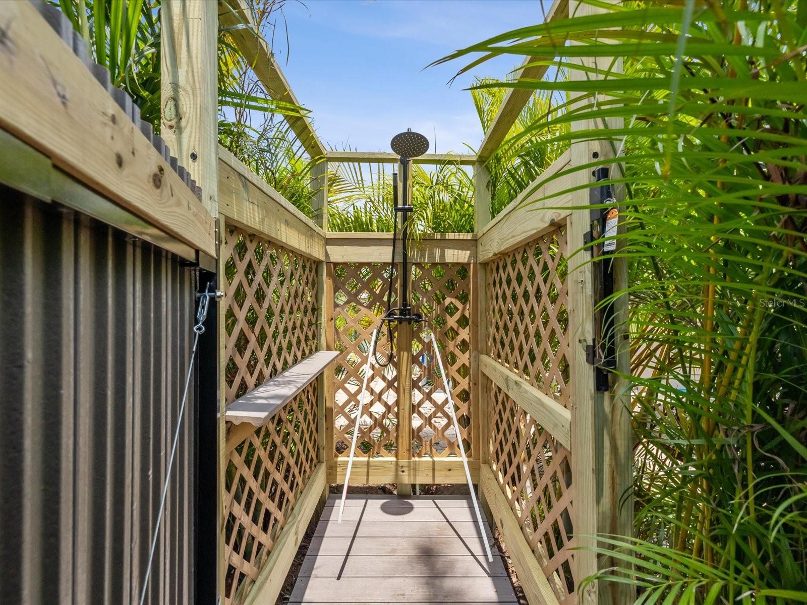 2044 MICHIGAN AVE NE