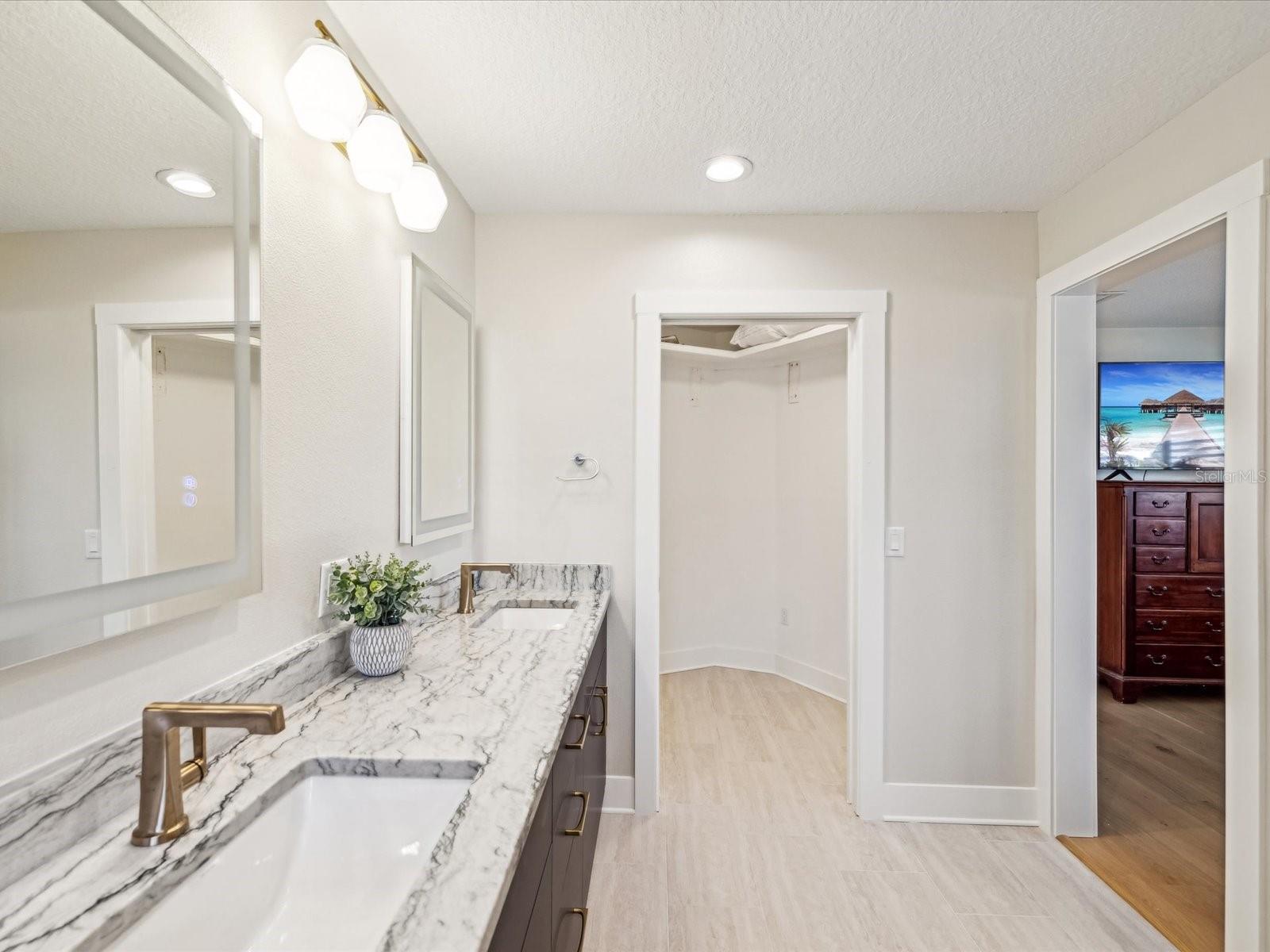 2044 MICHIGAN AVE NE