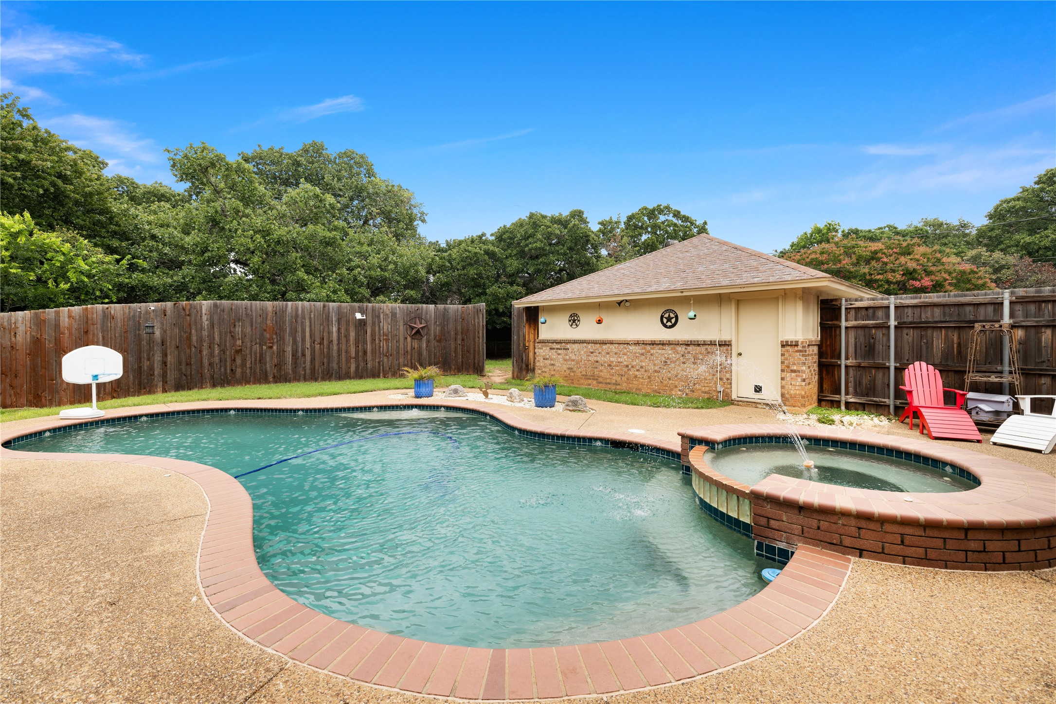 2916 Cresthaven Drive