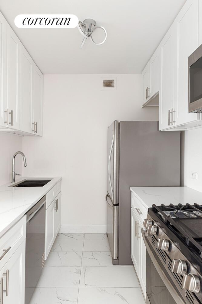 250 S END Avenue 11E