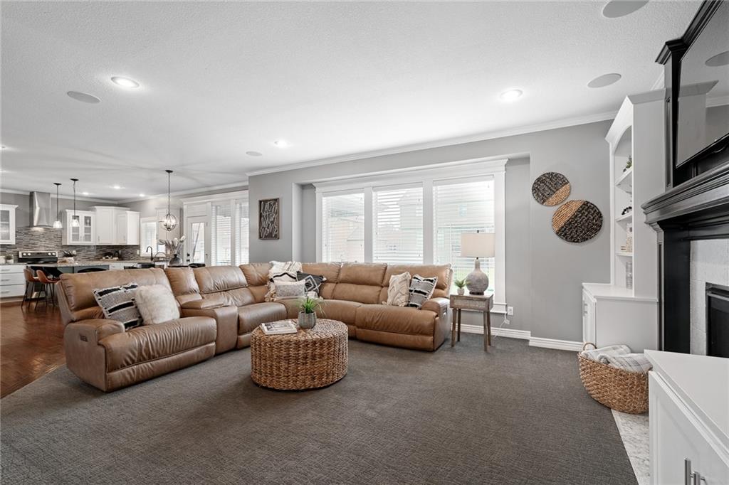 2309 W Trail Drive