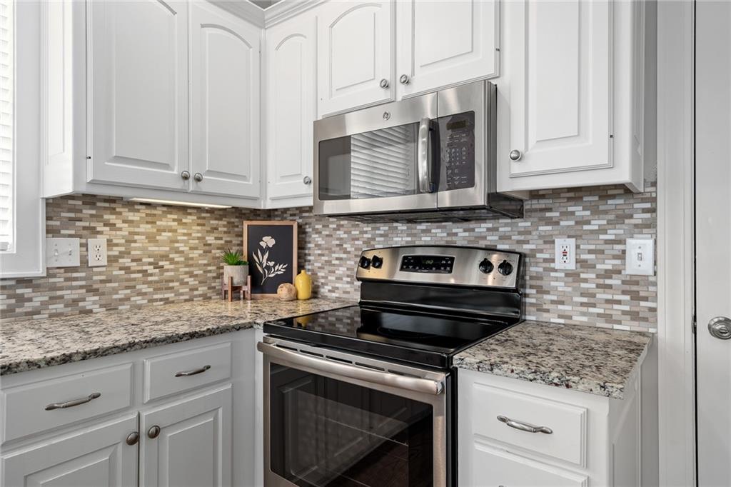 13717 Pembroke Circle