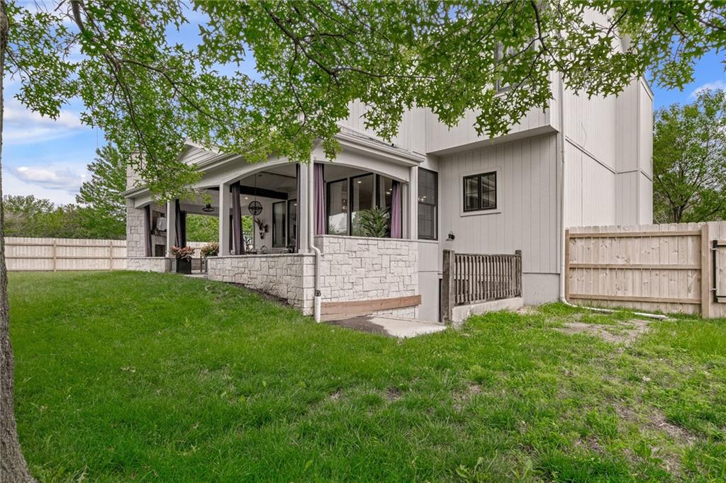 18656 W 153 Place