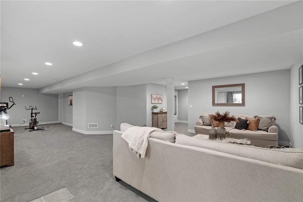 18656 W 153 Place