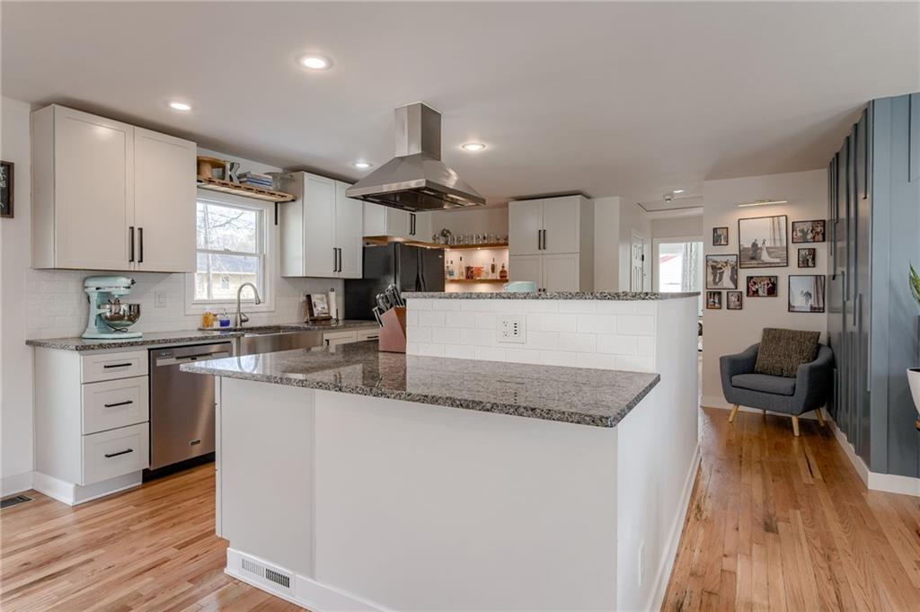 504 W 89th Terrace