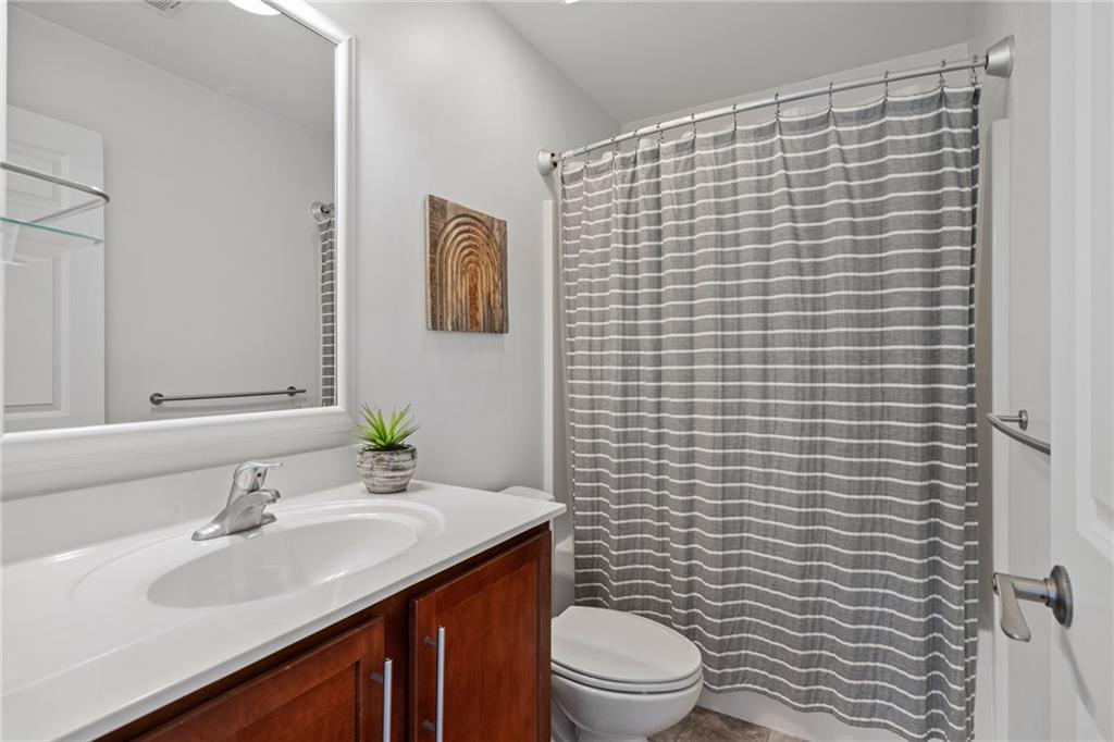 1152 NE Beacon Hill Lane Unit: 2