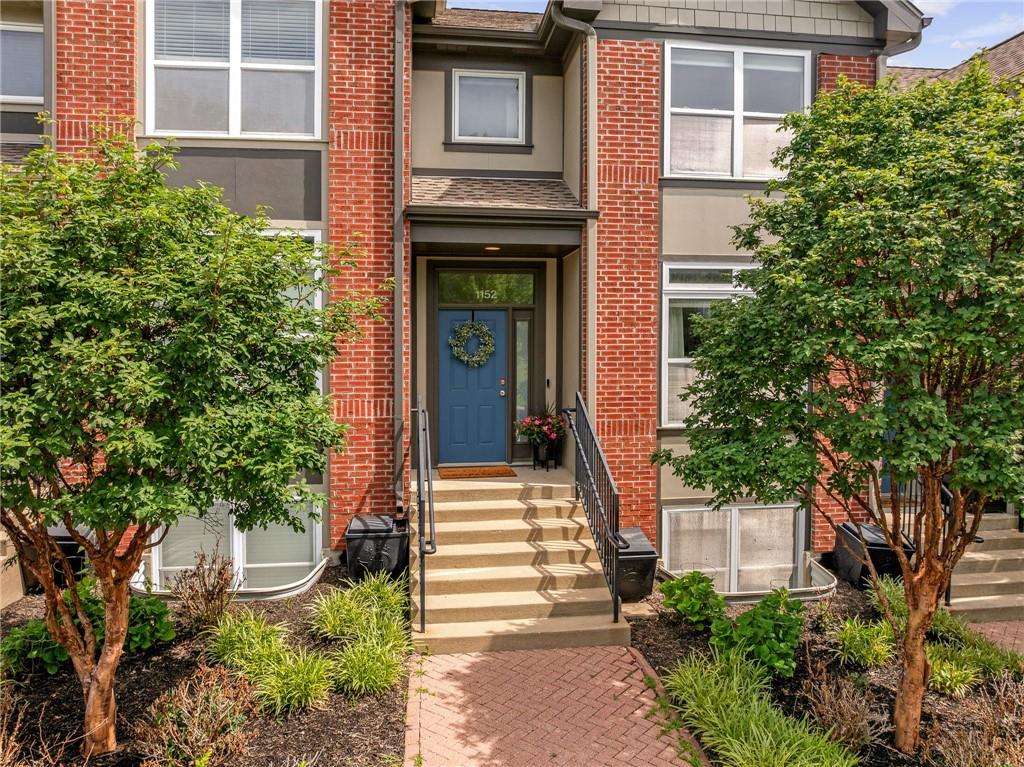 1152 NE Beacon Hill Lane Unit: 2