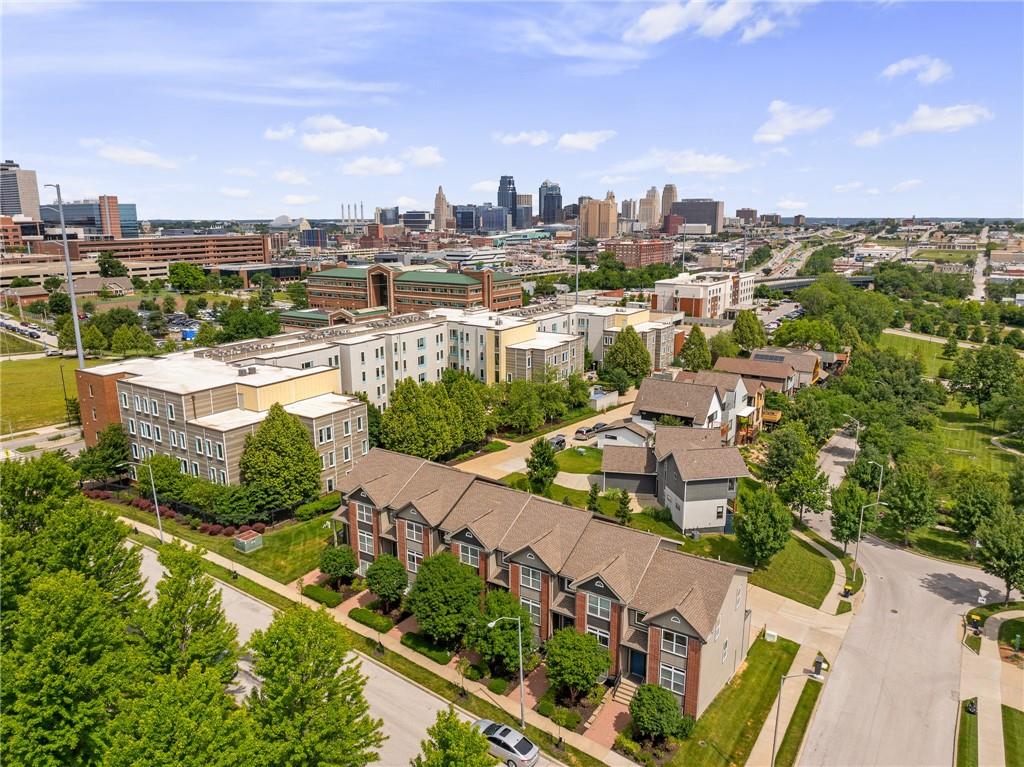 1152 NE Beacon Hill Lane Unit: 2