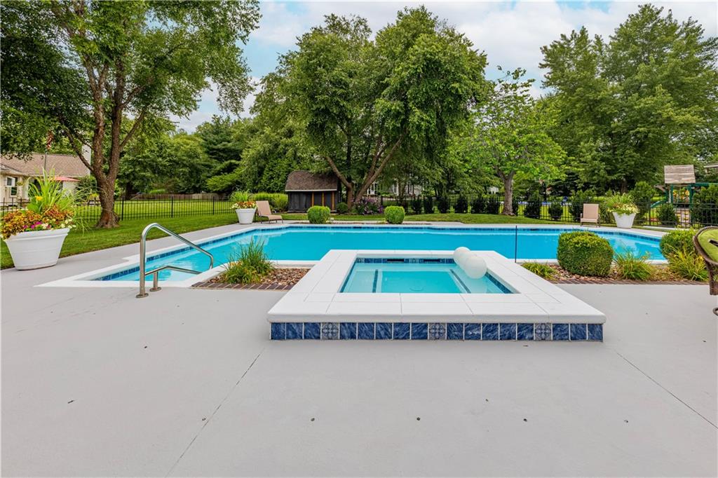 13804 Alhambra Street