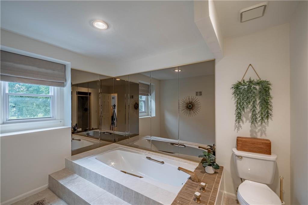 13804 Alhambra Street