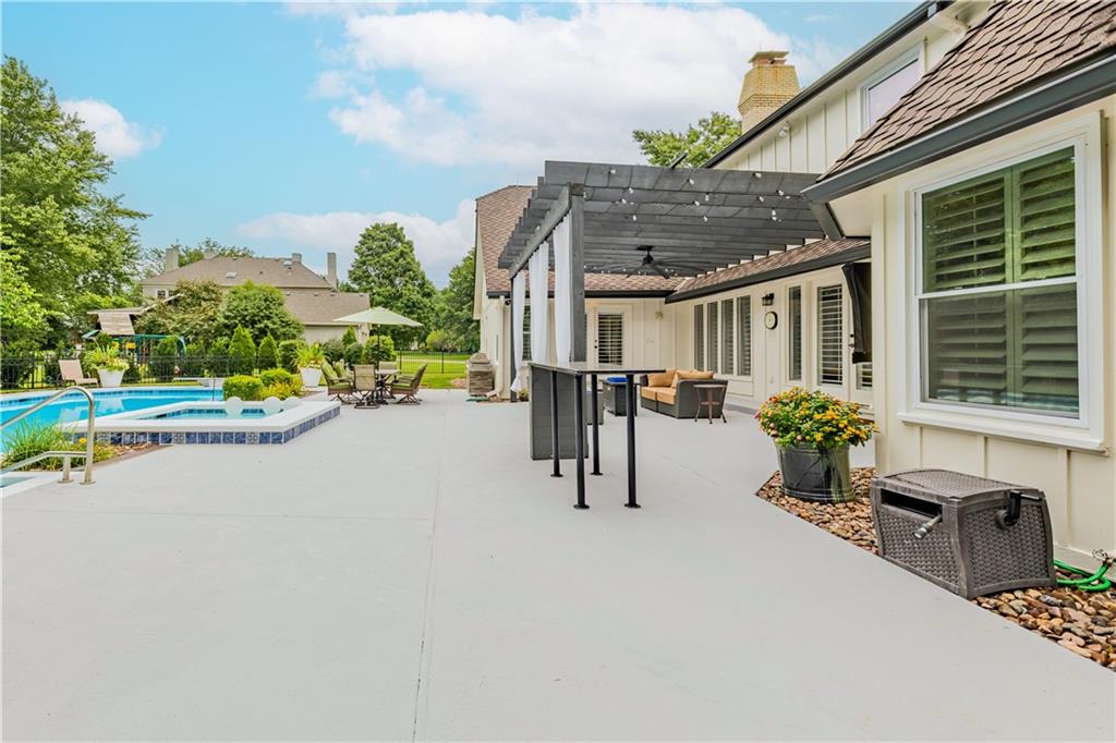 13804 Alhambra Street