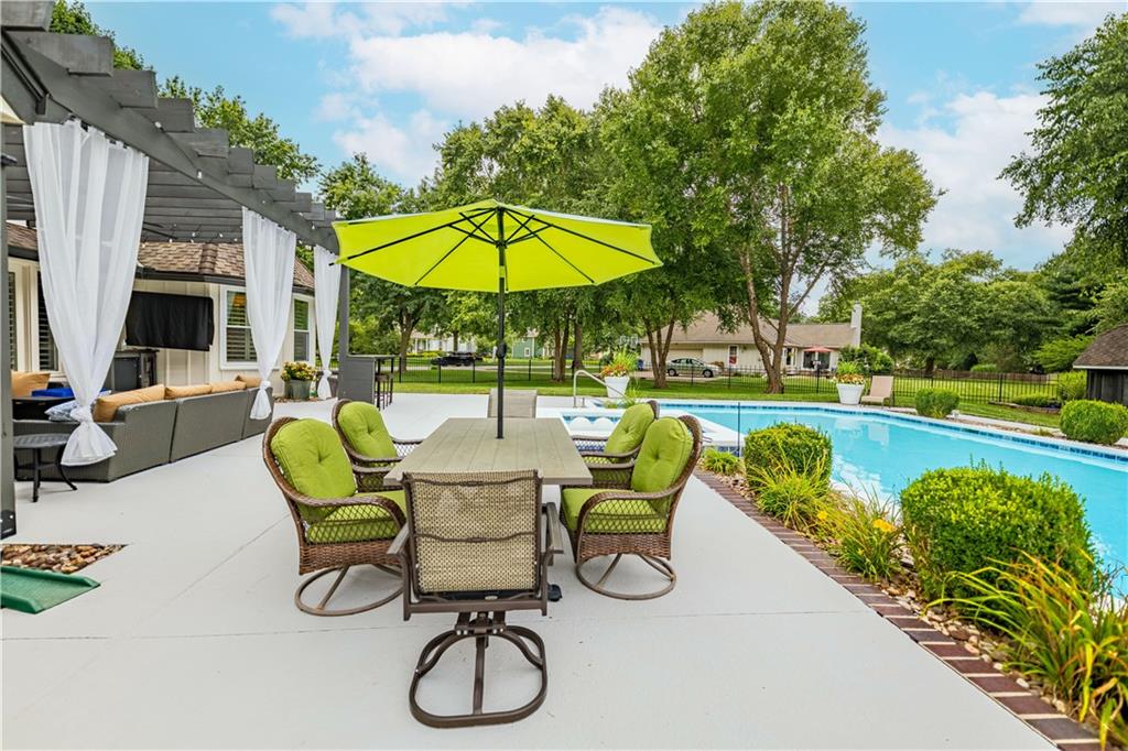 13804 Alhambra Street