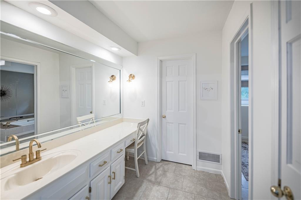 13804 Alhambra Street