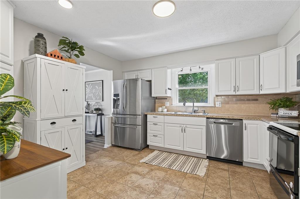 1917 E Jamestown Drive