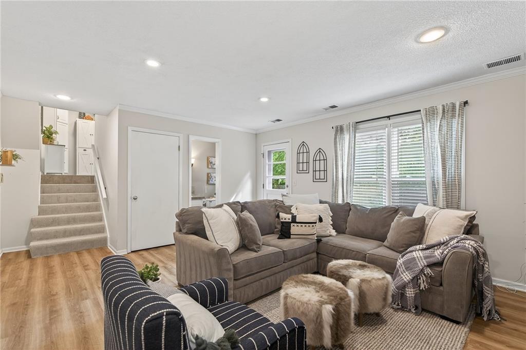 1917 E Jamestown Drive