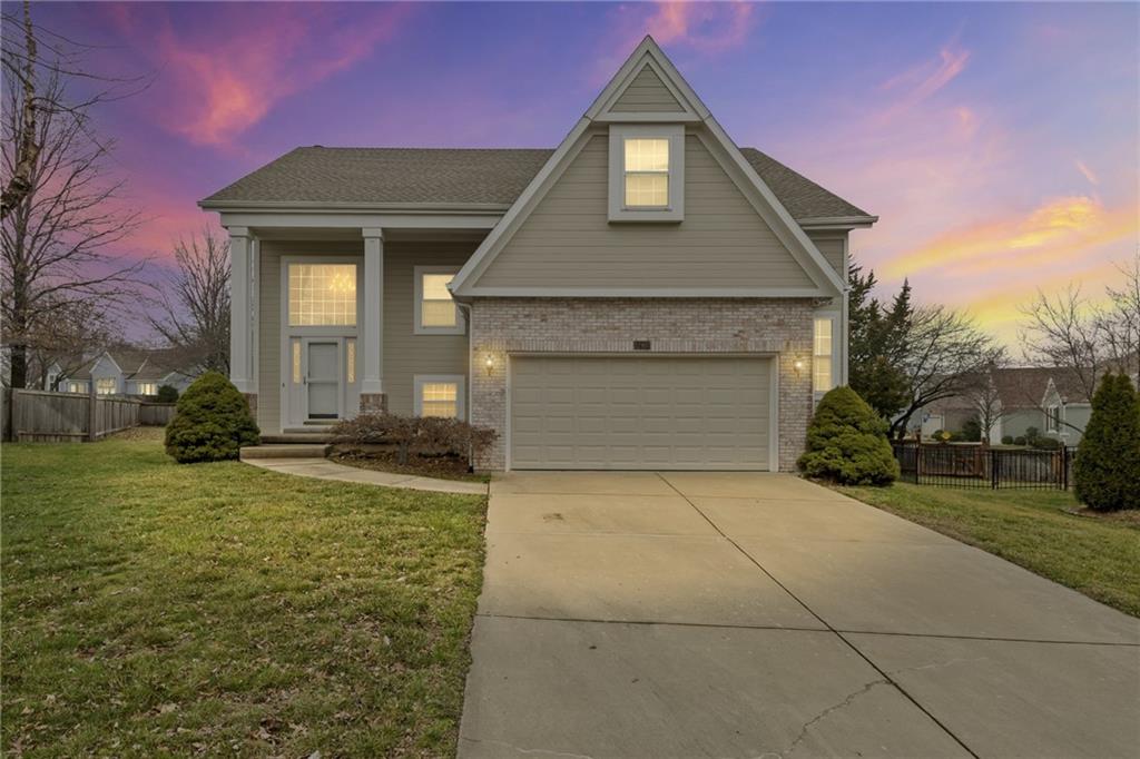 12407 England Street