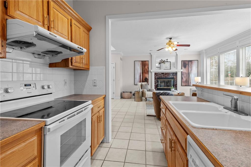 12407 England Street