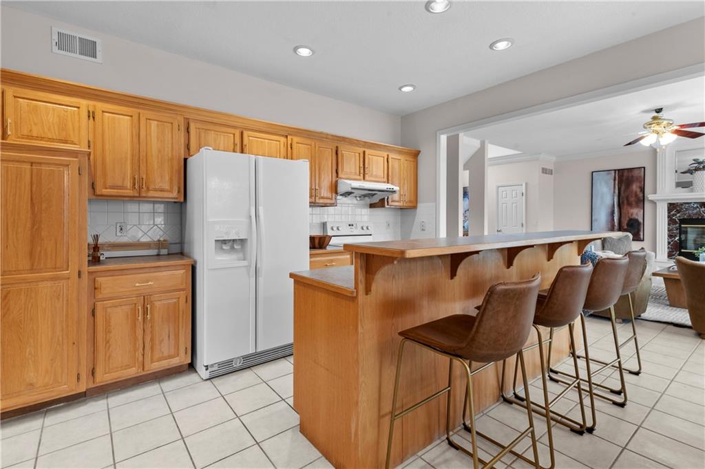 12407 England Street