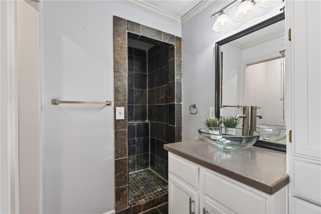 8509 NW Winter Avenue