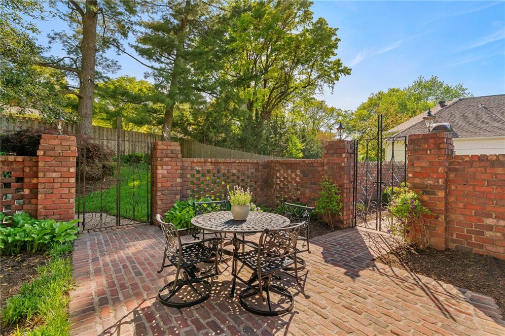 2003 W 69 Terrace