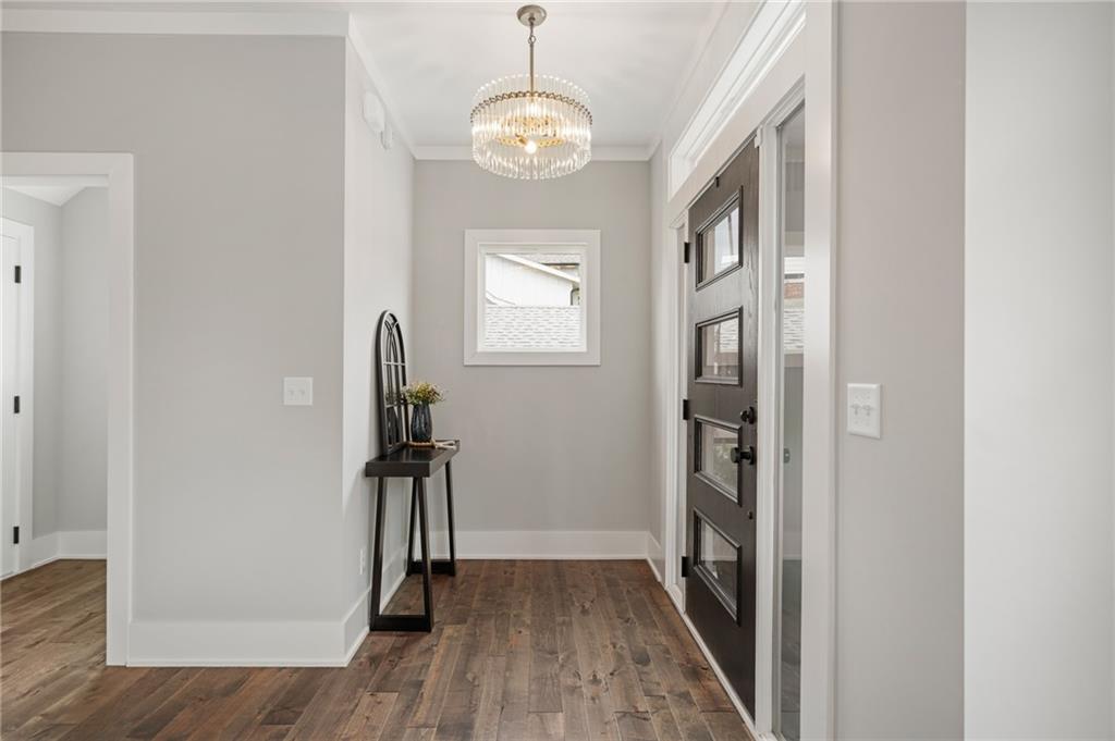 725 W 44th Terrace