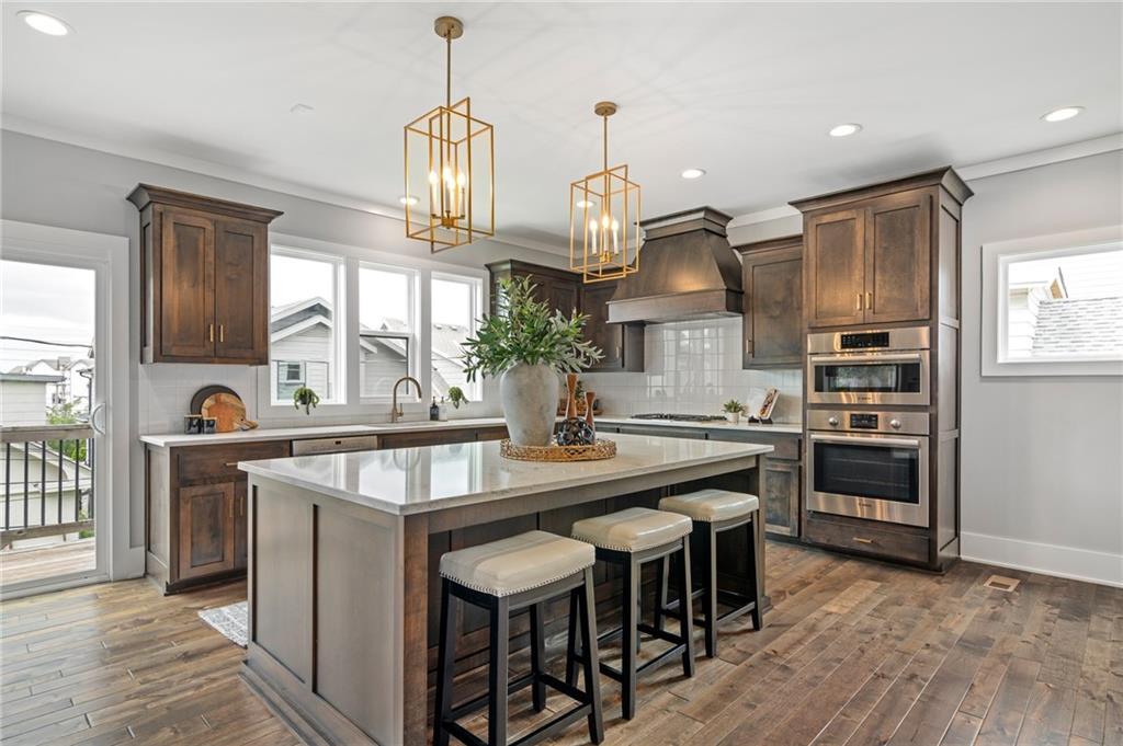 725 W 44th Terrace
