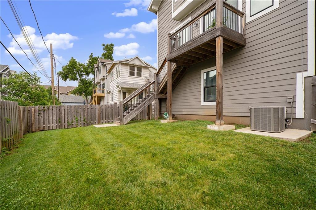 725 W 44th Terrace