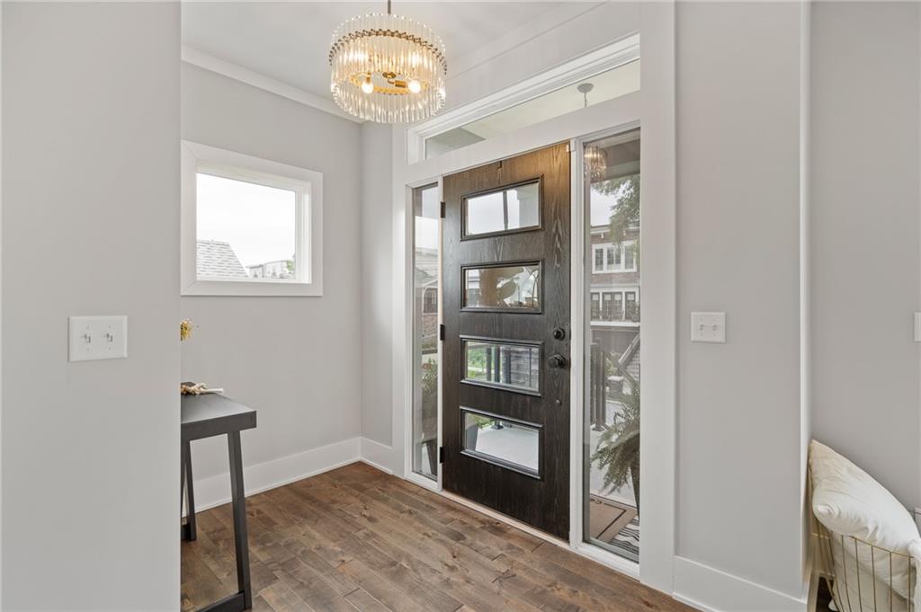 725 W 44th Terrace
