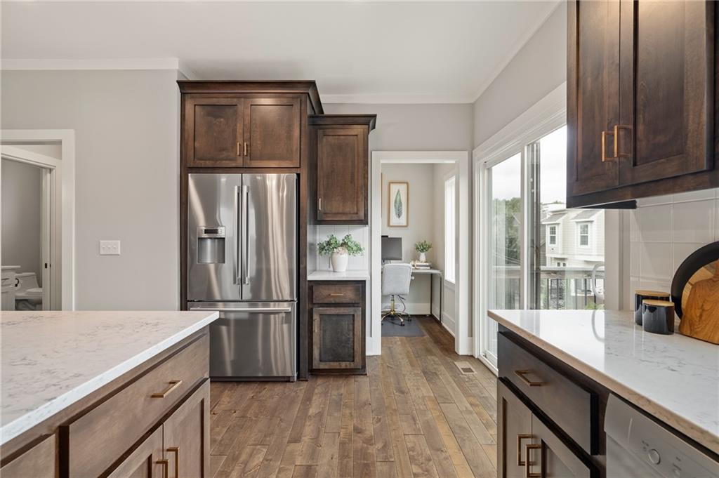 725 W 44th Terrace