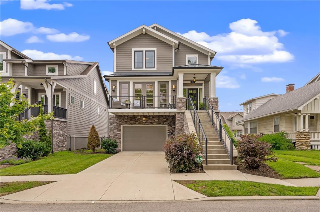 725 W 44th Terrace
