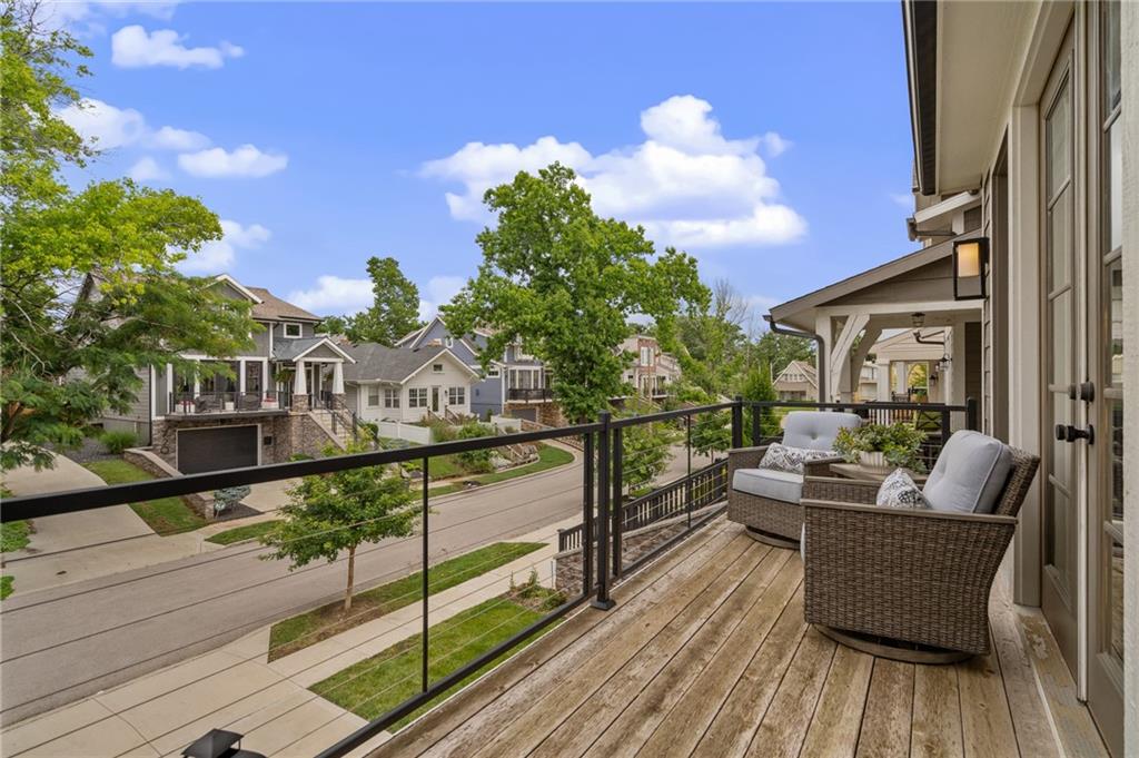 725 W 44th Terrace