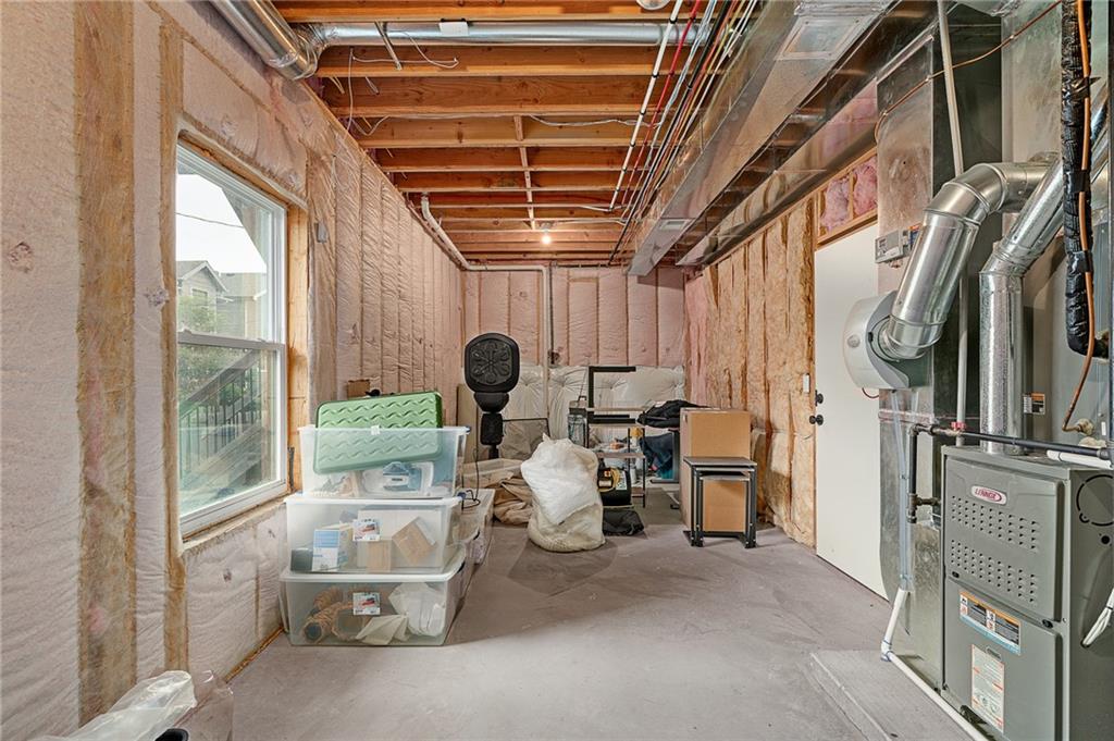 725 W 44th Terrace
