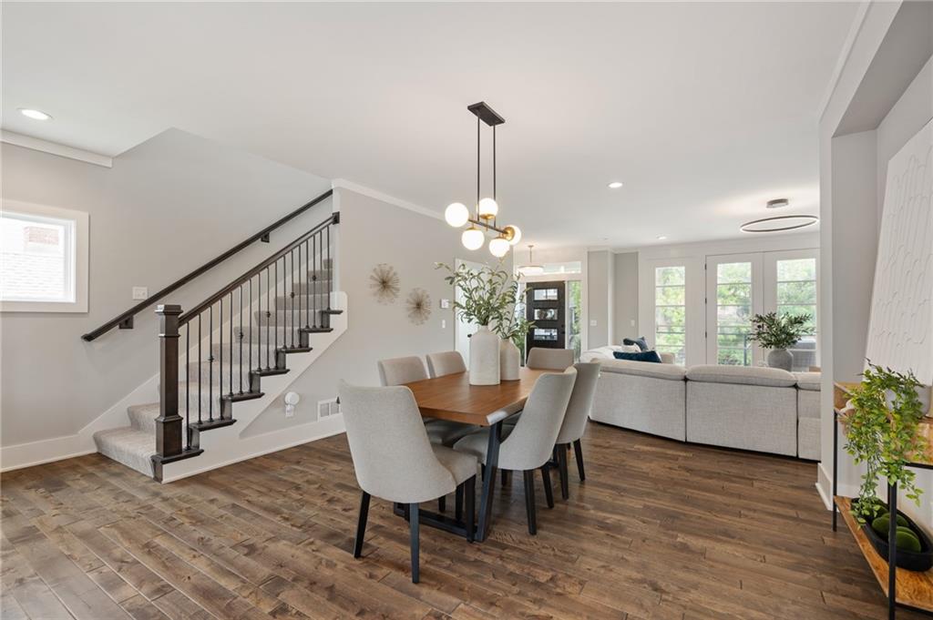725 W 44th Terrace