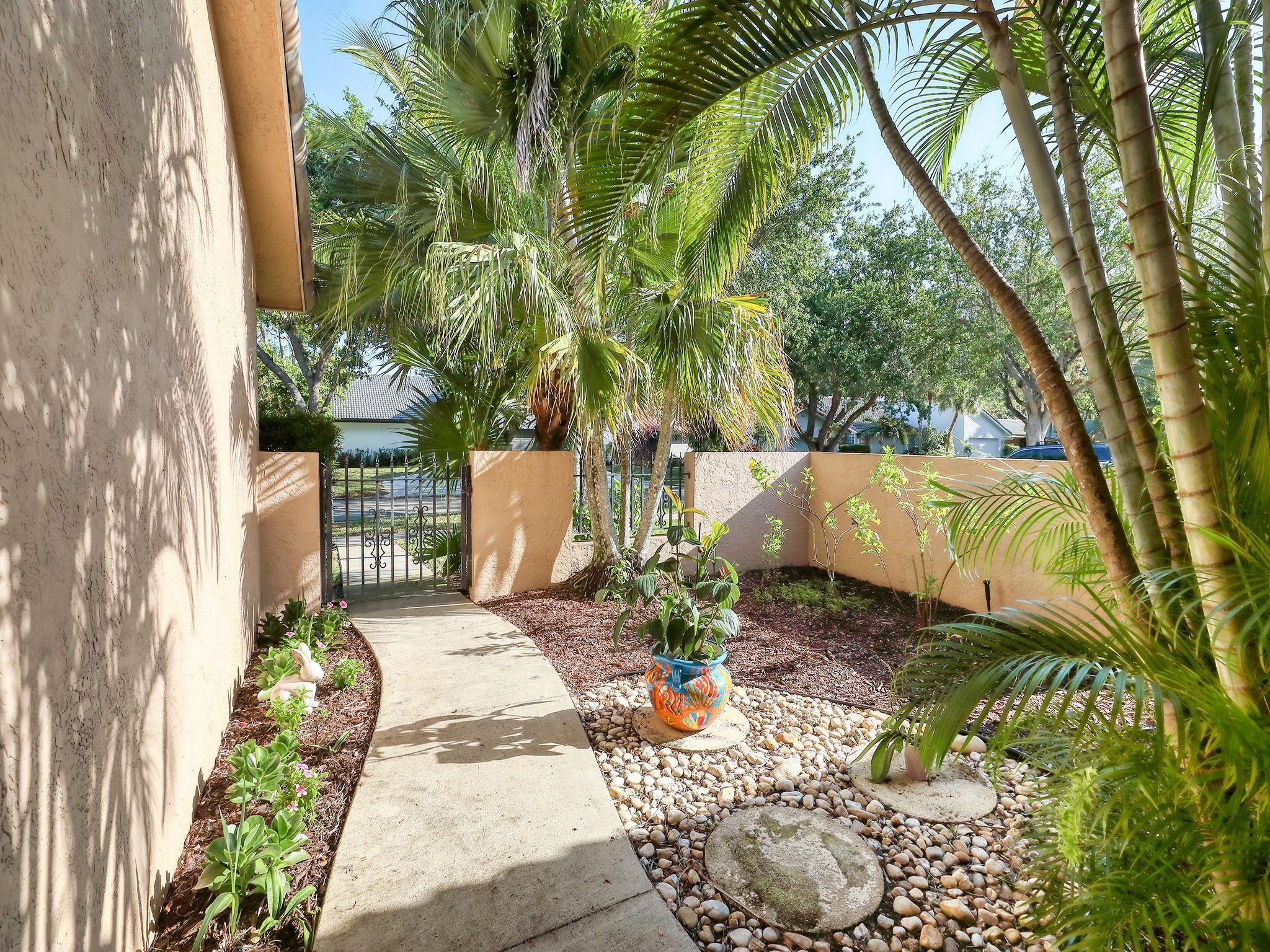 8912 Escondido Way
