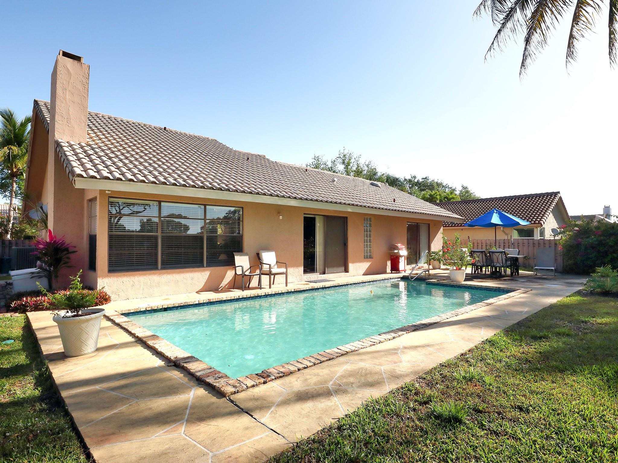 8912 Escondido Way