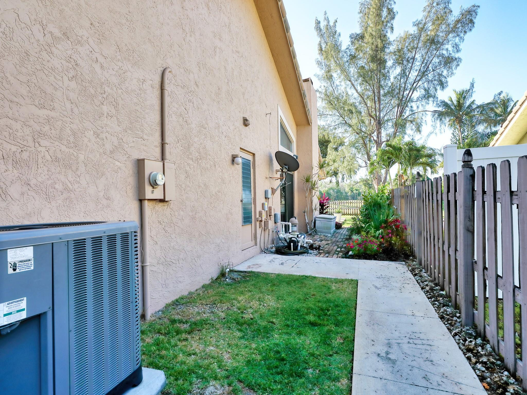 8912 Escondido Way