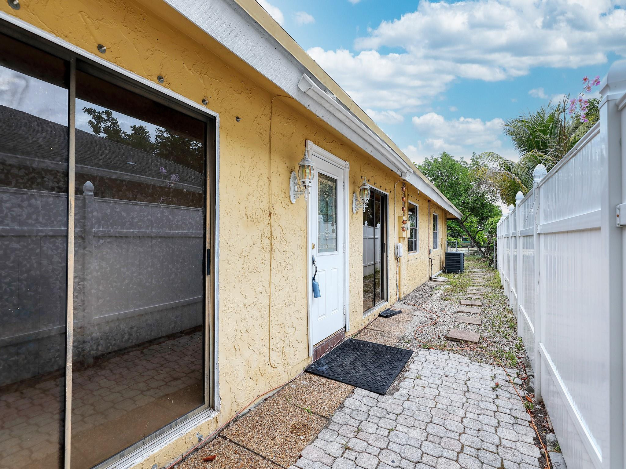 1327 SW 75th Avenue 1327
