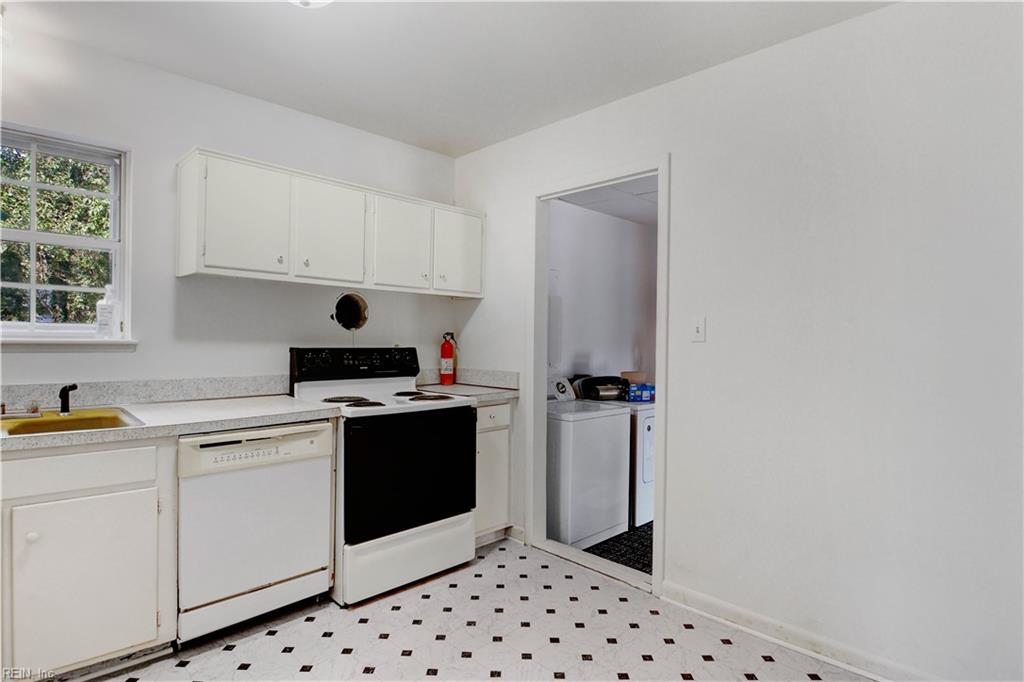 438 Maryle CT